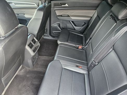 Used 2022 Volkswagen Atlas Cross Sport SEL R-Line image 31