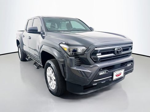 Used 2025 Toyota Tacoma SR5 AWD/4WD image 3