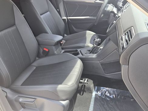 Certified 2023 Volkswagen Tiguan SE FWD image 19