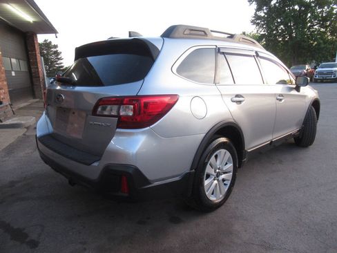 Used 2018 Subaru Outback 2.5i Premium AWD/4WD image 8