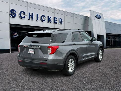 Used 2021 Ford Explorer XLT AWD/4WD image 2