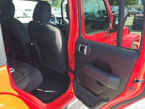 Used 2023 Jeep Wrangler Unlimited Sahara w/ Cold Weather Group AWD/4WD image 26