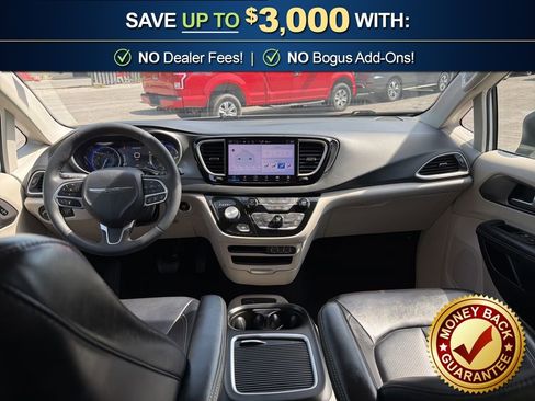 Used 2023 Chrysler Pacifica Touring-L image 22