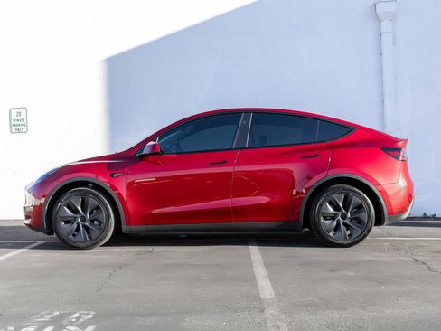 Used 2024 Tesla Model Y Long Range AWD/4WD image 5