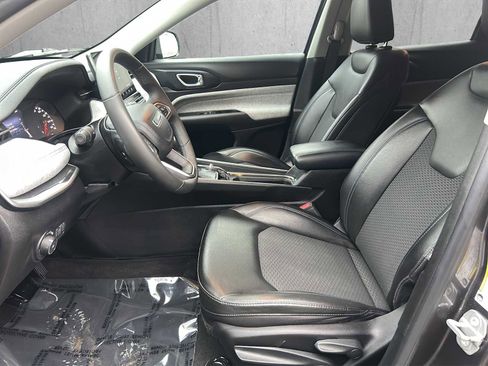 Used 2022 Jeep Compass Latitude image 10