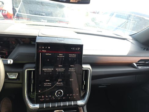 Used 2025 GMC Yukon Denali AWD/4WD image 14