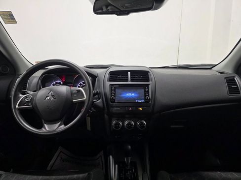 Used 2023 Mitsubishi Outlander Sport ES image 2