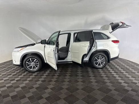 Used 2019 Toyota Highlander XLE w/ Protection Package #3 AWD/4WD image 9