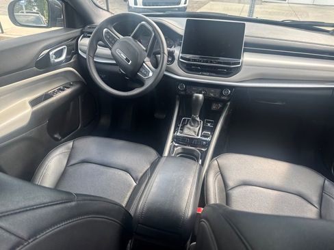 Used 2025 Jeep Compass Limited AWD/4WD image 7