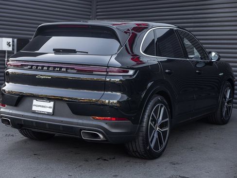 Certified 2025 Porsche Cayenne E-Hybrid image 9