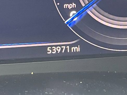 Certified 2022 Volkswagen Atlas Cross Sport SE image 23