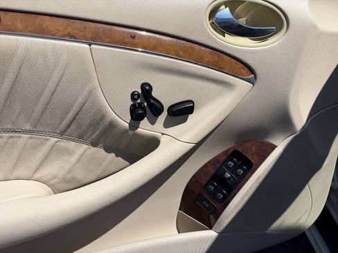 Used 2006 Mercedes-Benz CLK 350 Coupe image 33