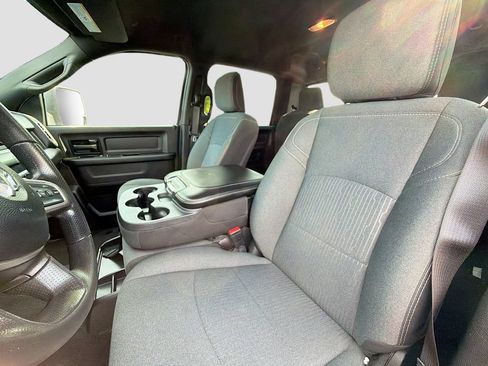 Used 2024 RAM 2500 Tradesman w/ Chrome Appearance Group AWD/4WD image 12