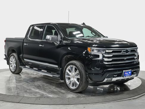 Used 2025 Chevrolet Silverado 1500 High Country w/ High Country Premium Package AWD/4WD image 9