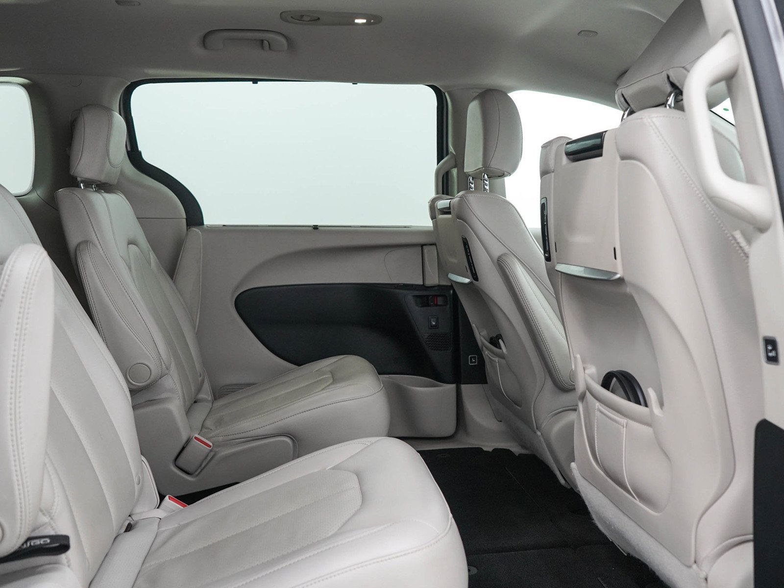 Used 2017 Chrysler Pacifica Touring-L Plus FWD image 14