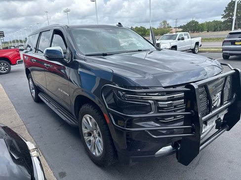 Used 2023 Chevrolet Suburban Premier image 1