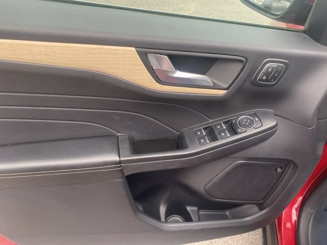 Used 2022 Ford Escape Titanium w/ Titanium Elite Package AWD/4WD image 17