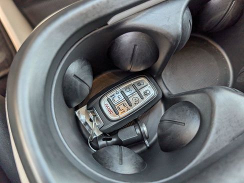 Used 2024 Chrysler Pacifica Touring-L FWD image 18
