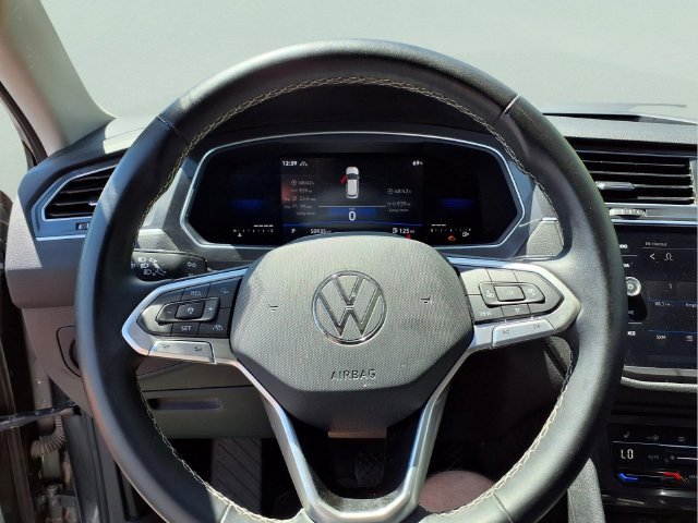 Used 2022 Volkswagen Tiguan SE AWD/4WD image 22