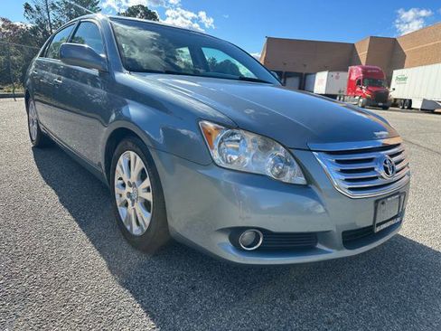 Used 2010 Toyota Avalon XLS image 3