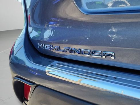 Used 2023 Toyota Highlander LE image 5