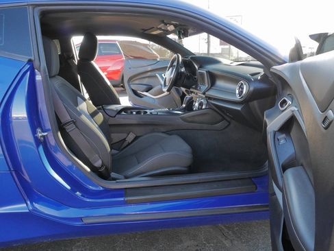 Used 2021 Chevrolet Camaro LT w/ RS Package image 10