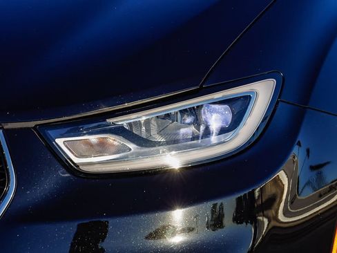 Certified 2024 Chrysler Pacifica Touring-L image 5