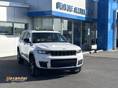 Used 2023 Jeep Grand Cherokee L Limited w/ Luxury Tech Group II AWD/4WD image 1