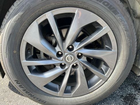Used 2016 Nissan Rogue SL w/ SL Premium Package FWD image 11