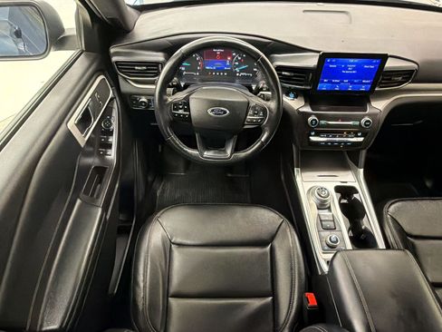 Certified 2020 Ford Explorer XLT w/ Equipment Group 202A AWD/4WD image 28