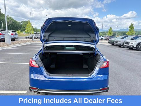 Used 2025 Toyota Camry SE FWD image 13