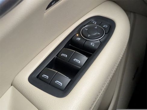 Used 2019 Cadillac XT5 Luxury image 31