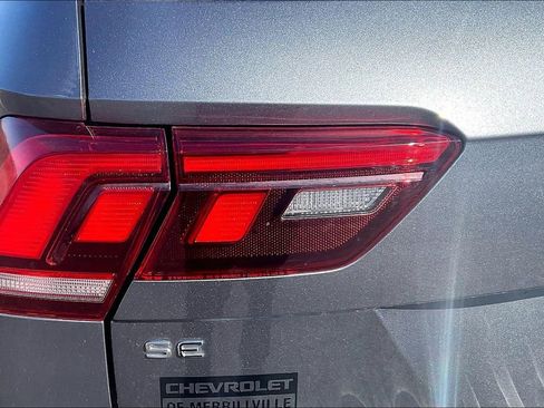 Used 2022 Volkswagen Tiguan SE w/ Panoramic Sunroof Package image 26