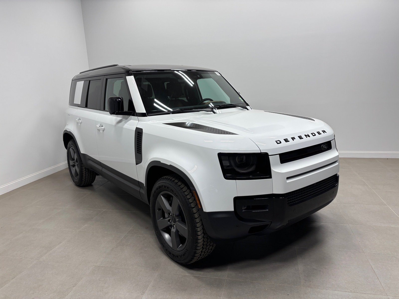 New 2026 Land Rover Defender 110 S AWD/4WD image 4