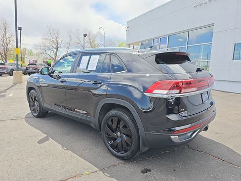 Used 2025 Volkswagen Atlas Cross Sport SE w/ Panoramic Sunroof Package image 6