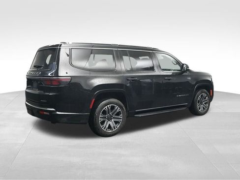Used 2024 Jeep Wagoneer Series II w/ Flexible Seating Group RWD image 5