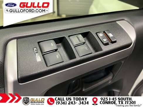 Used 2022 Toyota 4Runner SR5 Premium w/ Moonroof Package AWD/4WD image 21