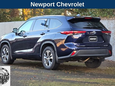 Used 2022 Toyota Highlander XLE image 7