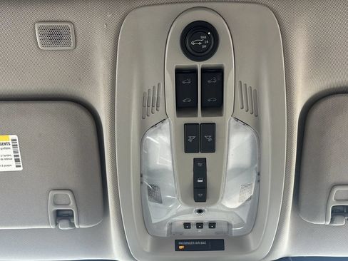 Used 2017 Chevrolet Equinox Premier w/ Enhanced Convenience Package AWD/4WD image 25