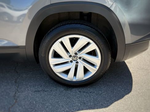 Used 2020 Volkswagen Atlas Cross Sport SE w/ Panoramic Sunroof Package AWD/4WD image 16