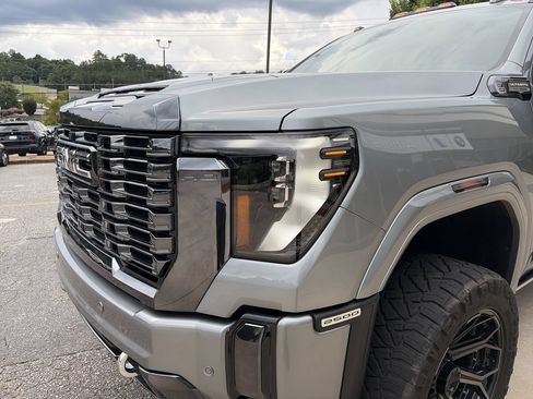 Used 2024 GMC Sierra 2500 Denali Ultimate w/ Max Trailering Package AWD/4WD image 11