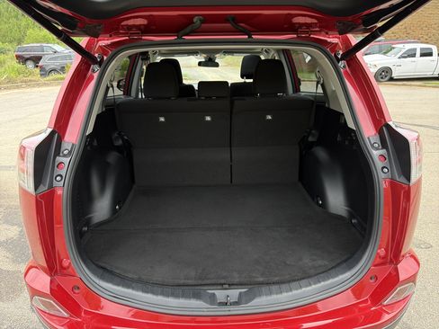 Used 2017 Toyota RAV4 XLE FWD image 18