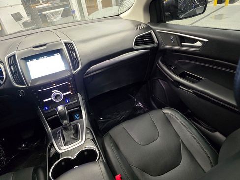 Used 2018 Ford Edge Titanium w/ Equipment Group 302A AWD/4WD image 37