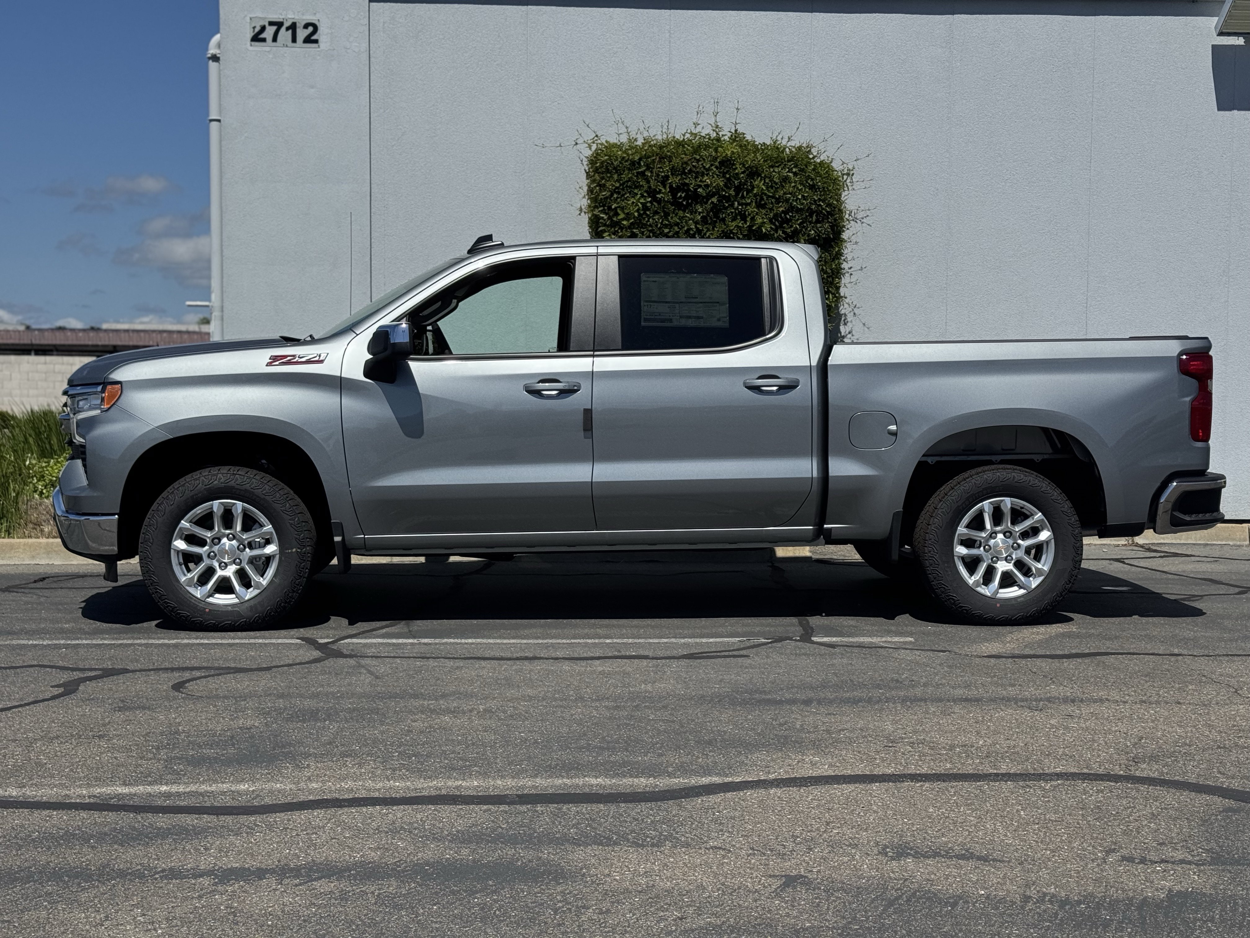 New 2026 Chevrolet Silverado 1500 LT w/ Z71 Off-Road Package AWD/4WD image 4