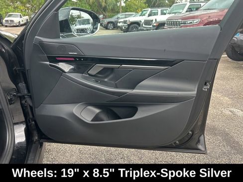 Used 2025 BMW 530i RWD image 26
