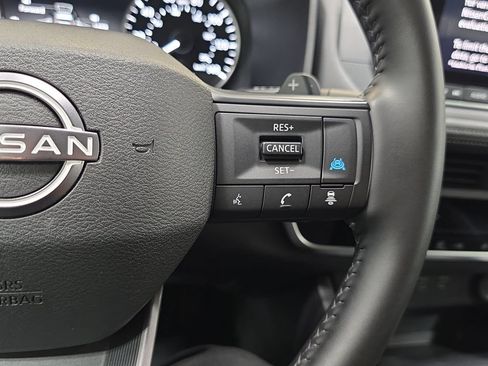 Used 2025 Nissan Rogue SV FWD image 17