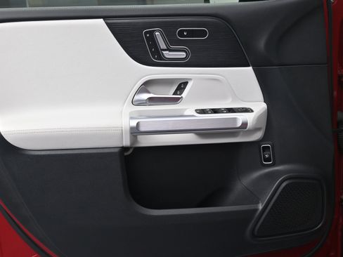 Used 2023 Mercedes-Benz GLB 250 image 15