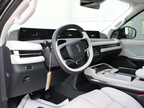 New 2026 Lincoln Navigator Reserve AWD/4WD image 32