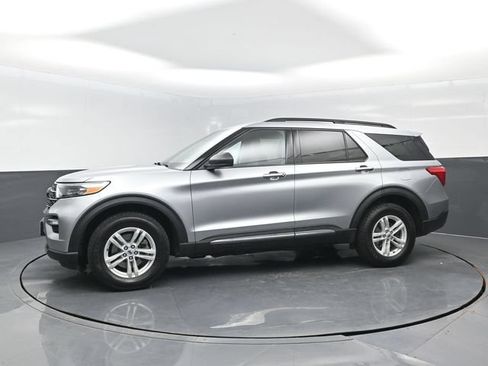Certified 2024 Ford Explorer XLT w/ Equipment Group 202A AWD/4WD image 4