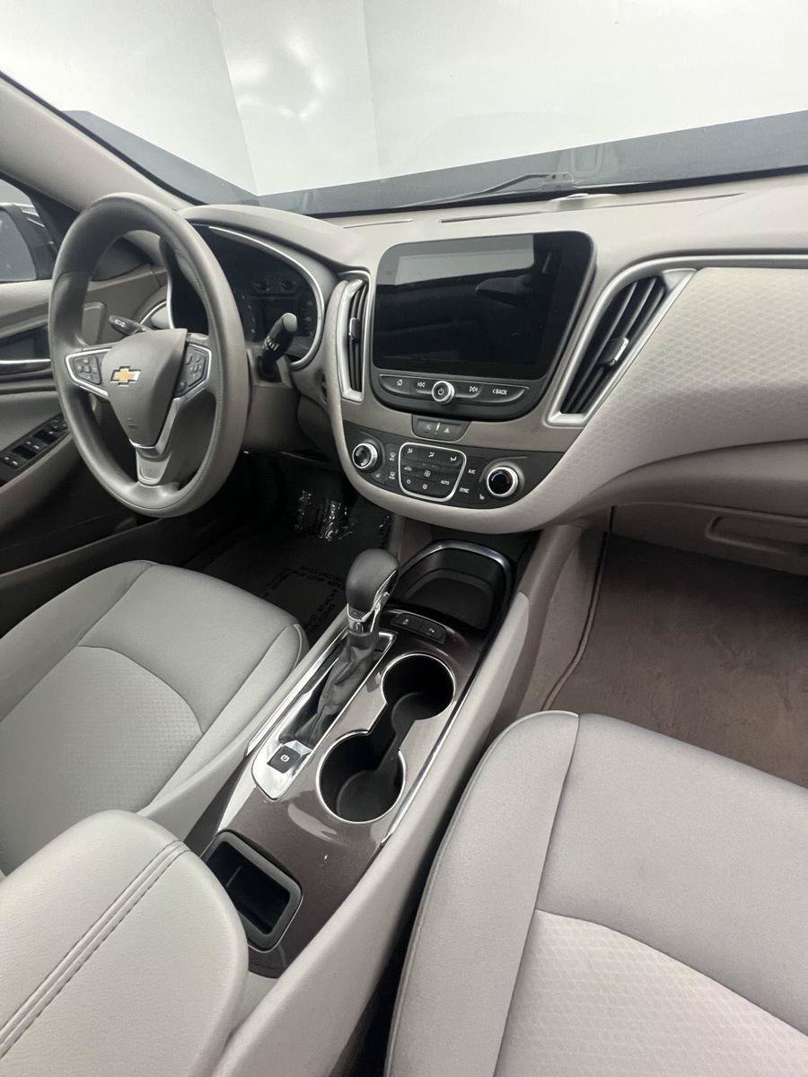Used 2025 Chevrolet Malibu LT FWD image 25